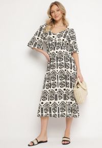 Born2be - Czarno-Kremowa Sukienka Wiskozowa Rozkloszowana z Odkrytymi Plecami w Print Boho Turaisa. Okazja: na co dzień. Typ kołnierza: dekolt w kształcie V. Kolor: czarny. Materiał: wiskoza. Długość rękawa: długi rękaw. Wzór: nadruk. Typ sukienki: rozkloszowane, proste. Styl: boho #5