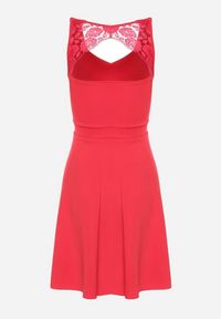 Born2be - Czerwona Rozkloszowana Sukienka na Ramiączkach z Koronkowym Wycięciem na Plecach Devantia. Okazja: na randkę, na ślub cywilny, na wesele. Kolor: czerwony. Materiał: koronka. Długość rękawa: na ramiączkach. Wzór: koronka. Sezon: lato. Typ sukienki: rozkloszowane. Styl: klasyczny, elegancki #6