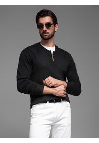 Ombre Clothing - Męski sweter z wiskozą i rozpinanym dekoltem – czarny V2. Typ kołnierza: kołnierzyk stójkowy. Kolor: czarny. Materiał: wiskoza. Wzór: gładki, aplikacja, ze splotem. Styl: elegancki