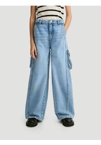Reserved - Jeansy super wide leg z kieszeniami cargo - niebieski. Kolor: niebieski