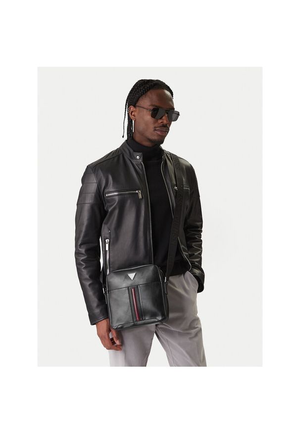 Saszetka Guess. Kolor: czarny