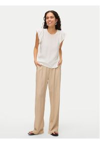 Vero Moda Bluzka Bella 10325248 Biały Standard Fit. Kolor: biały. Materiał: wiskoza #6