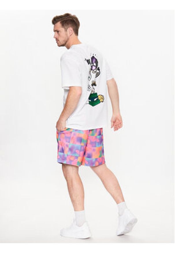 Puma T-Shirt 8ENJAMIN 539821 Biały Relaxed Fit. Kolor: biały. Materiał: bawełna