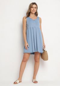 Born2be - Jasnoniebieska Sukienka o Rozkloszowanym Kroju na Szerokich Ramiączkach z Guzikami Jenovira. Okazja: na co dzień. Kolor: niebieski. Długość rękawa: na ramiączkach. Styl: casual #7
