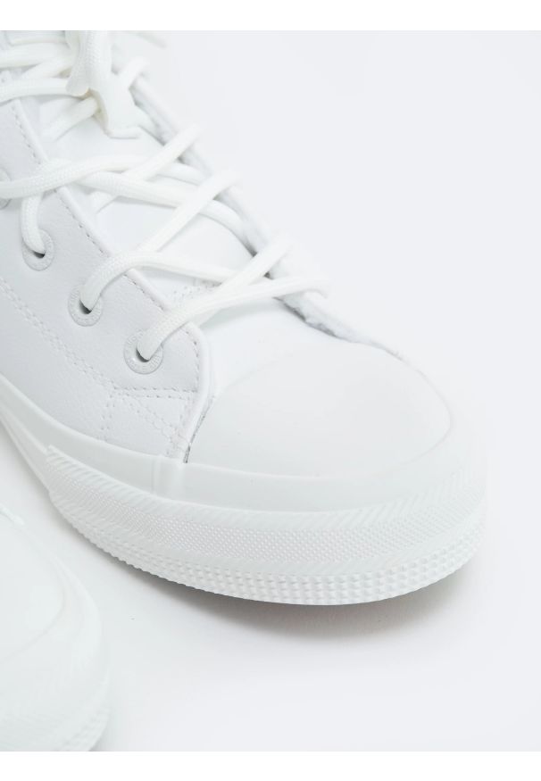 Big-Star - Trampki męskie wysokie ze skóry ekologicznej białe OO174608 101. Okazja: na co dzień. Nosek buta: okrągły. Kolor: biały. Materiał: skóra ekologiczna. Styl: elegancki, casual, klasyczny