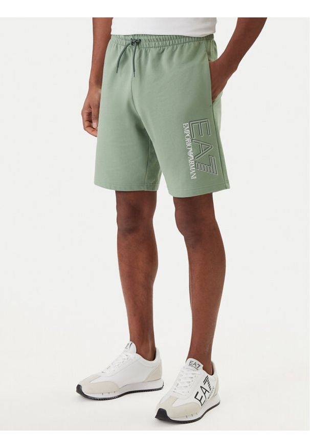 EA7 Emporio Armani Szorty sportowe 7M001315 AF13512 Zielony Regular Fit. Kolor: zielony. Materiał: bawełna. Styl: sportowy