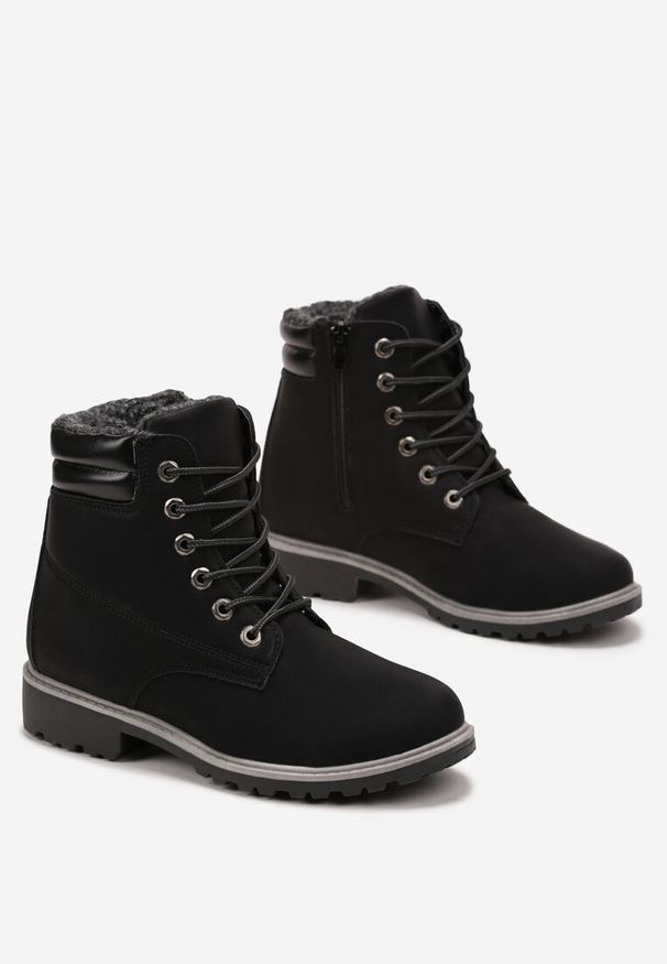 Renee - Czarne Ocieplane Traperki z Protektorem Martiel. Kolor: czarny. Sezon: zima