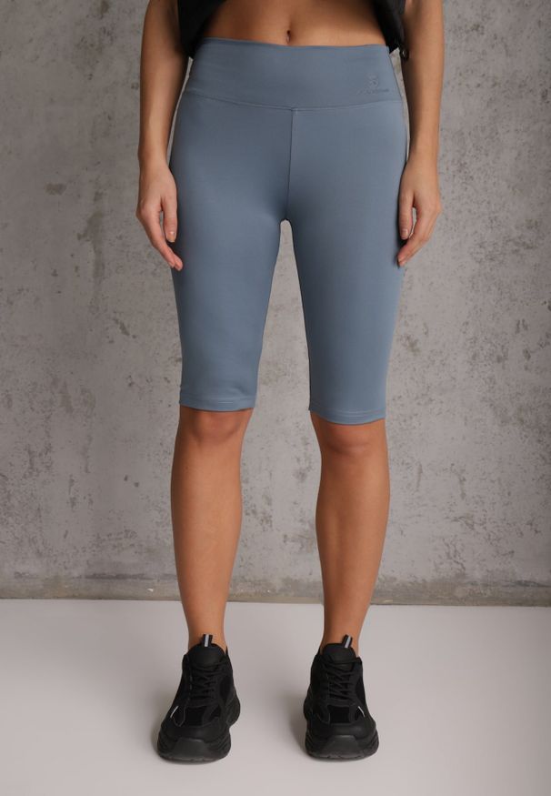 Renee - Jasnoniebieskie Szorty Bikery High Waist z Wyszczuplającym Pasem Briarrose. Okazja: na co dzień. Stan: podwyższony. Kolor: niebieski. Materiał: len. Styl: casual, sportowy