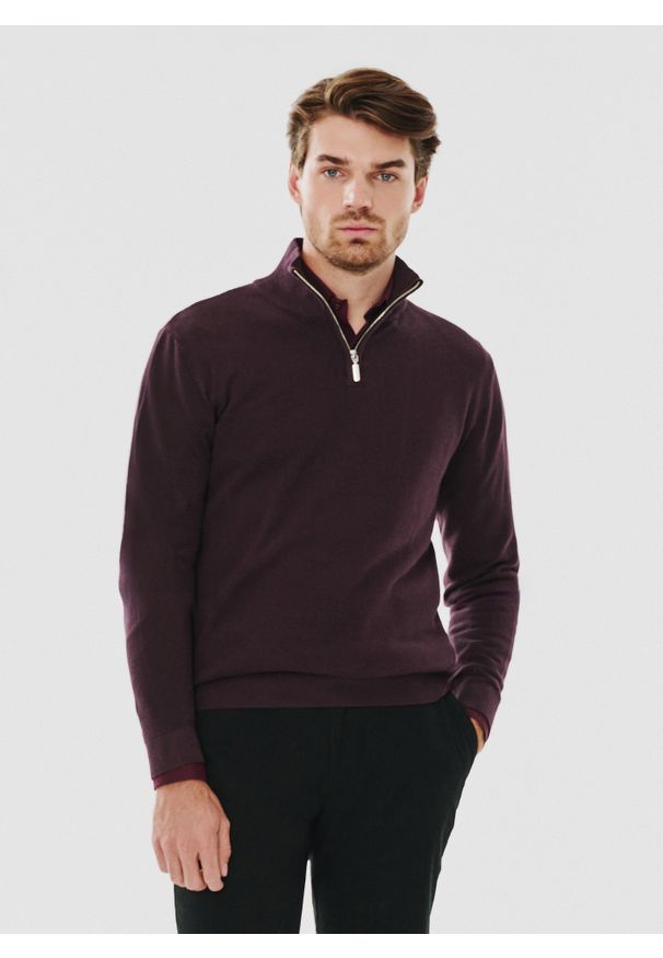 Pako Lorente - PAKO LORENTE – Bordowy sweter z wysoką stójką zapinaną na zamek. Typ kołnierza: kołnierzyk stójkowy. Kolor: czerwony, szary. Materiał: bawełna. Sezon: zima, jesień