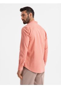 Ombre Clothing - Męska koszula lniana ze stójką i kieszenią REGULAR FIT – brzoskwiniowa V1. Okazja: na co dzień. Typ kołnierza: kołnierzyk stójkowy. Kolor: pomarańczowy. Materiał: len. Długość rękawa: długi rękaw. Długość: długie. Sezon: wiosna, lato. Styl: casual #9