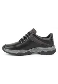 Olivier Buty Męskie skórzane casual 842MA czarne. Okazja: na co dzień. Zapięcie: pasek. Kolor: czarny. Materiał: skóra. Wzór: paski. Sezon: lato, jesień, wiosna. Styl: casual #8