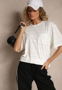 Renee - Jasnobeżowa Koszulka T-shirt z Naszytą Kieszonką TLanitra. Okazja: na co dzień. Kolor: beżowy. Materiał: jeans. Wzór: aplikacja. Sezon: lato, wiosna. Styl: elegancki, casual