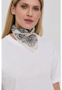 TwinSet - Twinset sukienka kolor biały maxi prosta. Okazja: na co dzień. Kolor: biały. Materiał: dzianina. Długość rękawa: krótki rękaw. Wzór: aplikacja. Typ sukienki: proste. Styl: casual. Długość: maxi #3