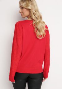Born2be - Czerwony Sweter z Tłoczonym Wzorem w Ornamentalnym Stylu Mariot. Okazja: na co dzień. Kolor: czerwony. Styl: casual #5