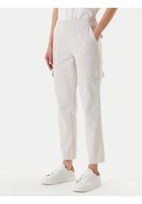 Olsen Spodnie materiałowe 14002075 Beżowy Straight Fit. Kolor: beżowy. Materiał: bawełna