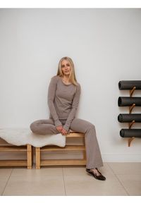 Reserved - Spodnie dresowe z bawełną - brązowy. Kolor: brązowy. Materiał: dresówka, bawełna #1