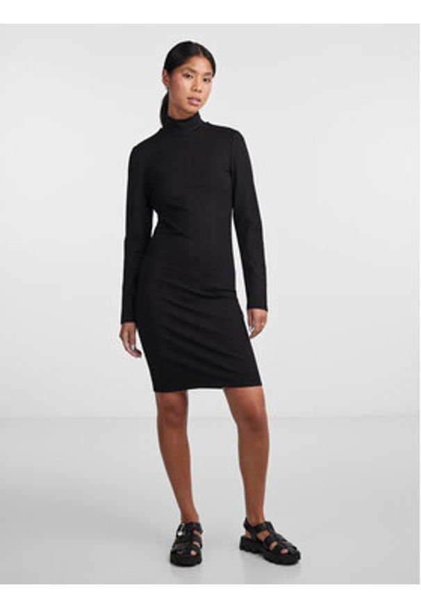Pieces Sukienka codzienna 17141051 Czarny Slim Fit. Okazja: na co dzień. Kolor: czarny. Materiał: wiskoza. Typ sukienki: proste. Styl: casual