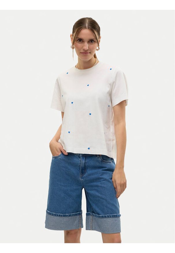 Vero Moda T-Shirt Solvei 10325318 Biały Regular Fit. Kolor: biały. Materiał: bawełna