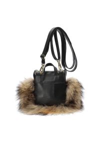 Luka-Pelli - Brązowa Torebka Luka Pelli Plecaczek Z Naturalnym Futrem Z Jenota. Kolor: brązowy. Wzór: gładki. Sezon: zima. Materiał: futrzane. Styl: casual, elegancki. Rodzaj torebki: przez ramię #5