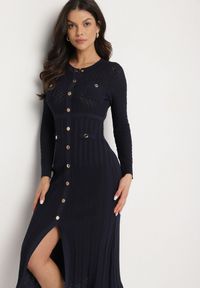 Born2be - Granatowa Dopasowana Sukienka z Wiskozą i Guzikami Novelinea. Okazja: na co dzień. Kolor: niebieski. Materiał: wiskoza. Styl: elegancki, casual #7
