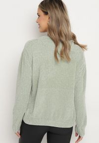 Born2be - Jasnozielony Sweter z Wiskozą Ozdobiony Tłoczeniem Zerini. Okazja: na co dzień. Kolor: zielony. Materiał: wiskoza. Wzór: aplikacja. Styl: casual, elegancki #2