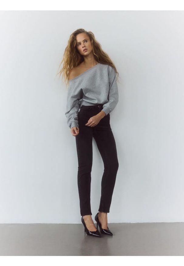 Reserved - Jeansy slim fit high waist - czarny. Stan: podwyższony. Kolor: czarny