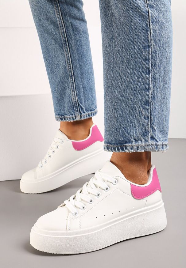 Renee - Biało-Fuksjowe Sneakersy na Grubej Podeszwie Yarna. Okazja: na co dzień. Kolor: biały