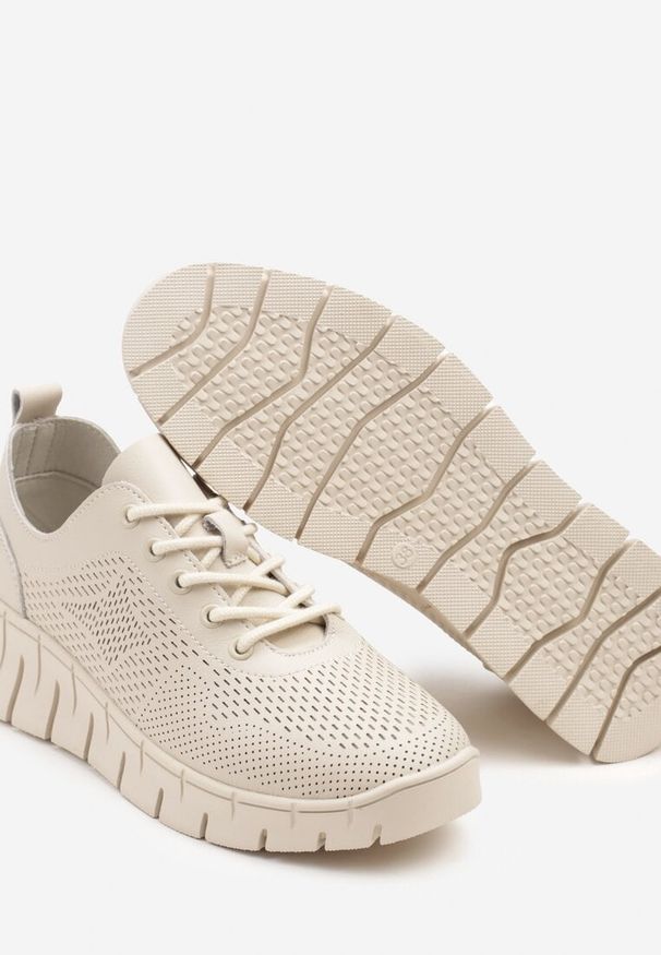 Born2be - Beżowe Skórzane Sneakersy z Perforacją i Skórzaną Wkładką Galzedis. Okazja: na co dzień. Zapięcie: sznurówki. Kolor: beżowy. Materiał: skóra