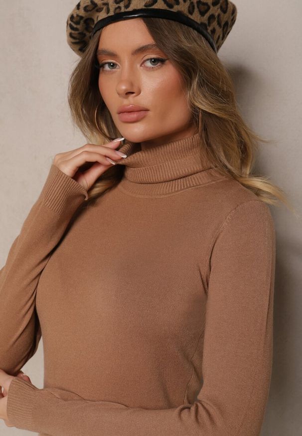 Renee - Brązowy Casualowy Golf z Wiskozą i Modalem Lannetora. Okazja: na co dzień. Typ kołnierza: golf. Kolor: beżowy. Materiał: wiskoza. Wzór: gładki, aplikacja. Styl: casual