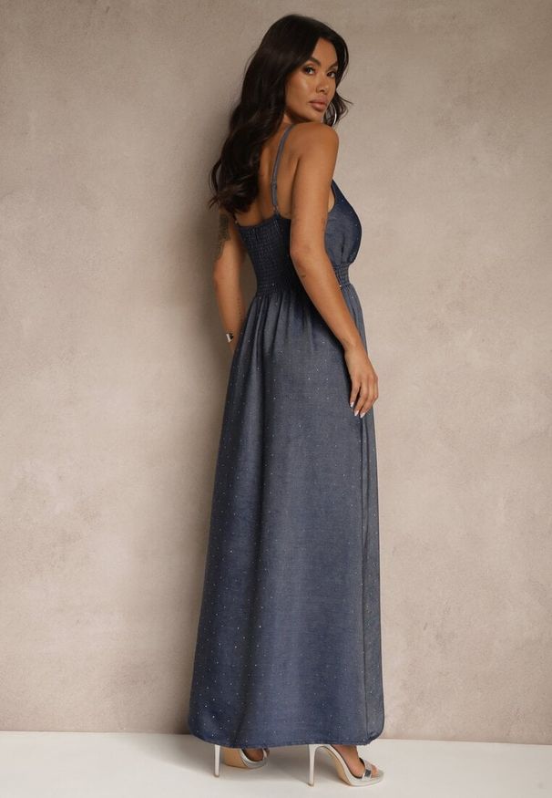 Renee - Granatowa Wiskozowa Sukienka o Kopertowym Kroju na Ramiączkach z Cyrkoniami Aravice. Okazja: na co dzień, na imprezę. Kolor: niebieski. Materiał: wiskoza. Długość rękawa: na ramiączkach. Typ sukienki: kopertowe. Styl: casual, elegancki