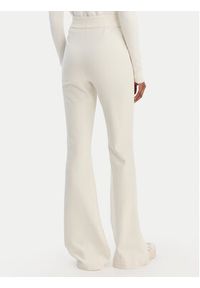 Guess Spodnie materiałowe W4YB01 KCBO2 Beżowy Flare Fit. Kolor: beżowy. Materiał: syntetyk #4