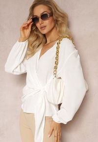 Renee - Biała Bluzka o Kopertowym Kroju Wiązana w Talii Yalela. Okazja: na co dzień. Typ kołnierza: dekolt w kształcie V. Kolor: biały. Materiał: jeans. Długość rękawa: długi rękaw. Długość: długie. Styl: klasyczny, casual