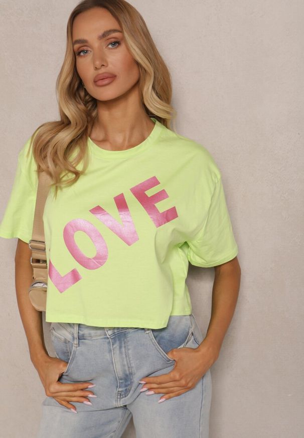 Renee - Zielony Krótki T-shirt Oversize z Bawełny z Ozdobnym Napisem Sanillva. Okazja: na co dzień. Kolor: zielony. Materiał: bawełna. Długość: krótkie. Wzór: napisy. Styl: casual
