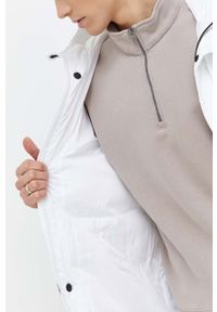 Hollister Co. kurtka męska kolor biały zimowa. Kolor: biały. Materiał: poliester. Sezon: zima #4