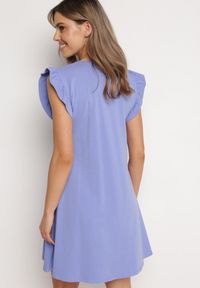 Born2be - Fioletowa Letnia Sukienka Bawełniana z Falbankami Wokół Ramion Sasare. Typ kołnierza: kołnierz z falbankami. Kolor: fioletowy. Materiał: bawełna. Długość rękawa: krótki rękaw. Wzór: aplikacja. Sezon: lato. Typ sukienki: trapezowe #3