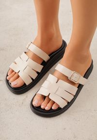 Renee - Beżowe Klapki z Przekładanymi Paskami i Regulacją z Klamrą Celilye. Okazja: na co dzień. Kolor: beżowy. Materiał: koronka. Sezon: lato. Styl: casual, boho #1