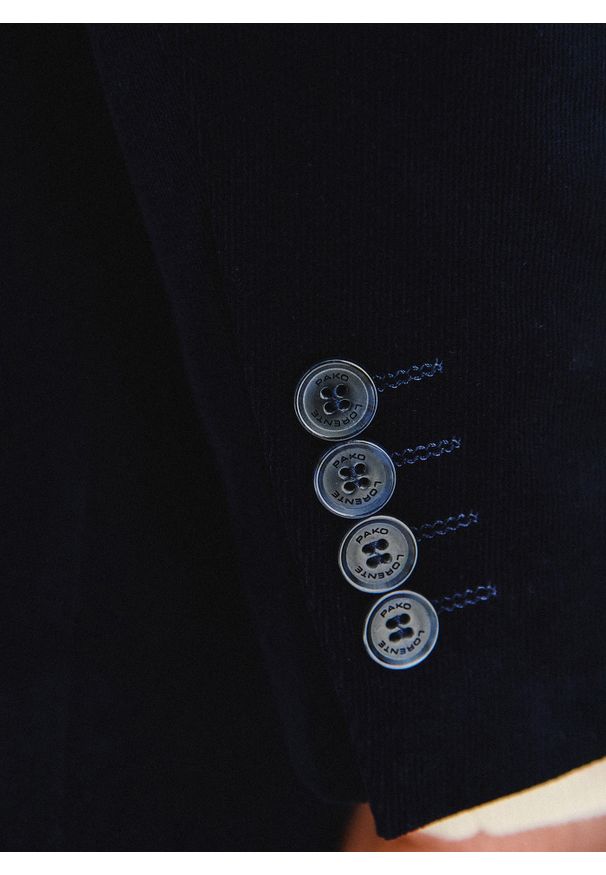 Pako Lorente - PAKO LORENTE - Granatowa sztruksowa marynarka męska. Okazja: na co dzień. Kolor: niebieski, brązowy. Materiał: sztruks. Styl: casual