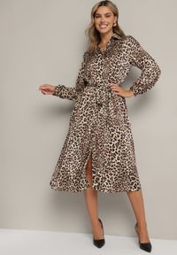 Born2be - Brązowa Sukienka z Wiskozą o Koszulowym Kroju z Wiązanym Paskiem w Panterkę Raivenne. Typ kołnierza: dekolt w kształcie V. Kolor: brązowy. Materiał: wiskoza. Wzór: motyw zwierzęcy. Typ sukienki: koszulowe. Styl: elegancki #1
