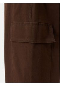 Calvin Klein Jeans Spodnie cargo LV047F623G Brązowy ciemny Relaxed Fit. Kolor: brązowy. Materiał: bawełna #5