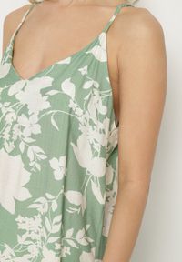 Born2be - Zielono-Kremowa Rozkloszowana Sukienka z Wiskozą w Kwiatowy Wzór Juliade. Okazja: na co dzień. Kolor: zielony. Materiał: wiskoza. Długość rękawa: na ramiączkach. Wzór: kwiaty. Sezon: lato. Styl: elegancki, casual #2