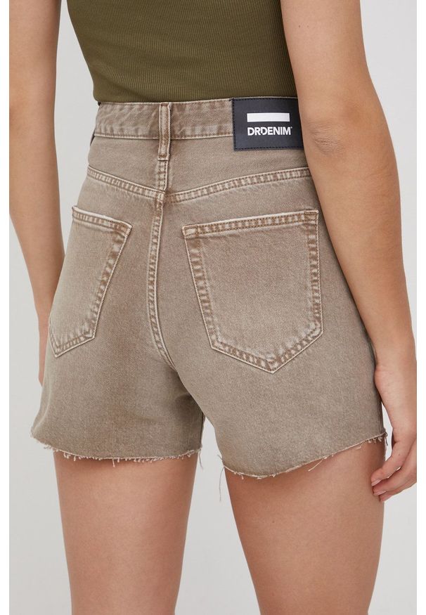 Dr. Denim szorty jeansowe damskie kolor beżowy gładkie high waist. Okazja: na co dzień. Stan: podwyższony. Kolor: beżowy. Materiał: denim, jeans. Wzór: gładki. Styl: casual