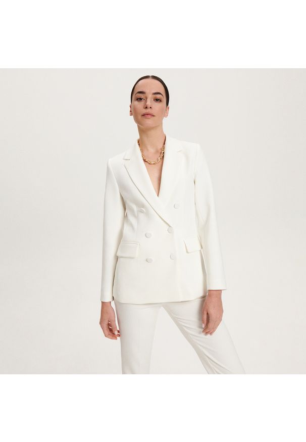 Reserved - Dwurzędowy żakiet - Biały. Kolor: biały