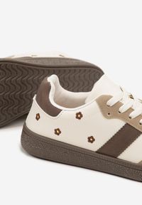 Born2be - Beżowe Sneakersy Typu Tenisówki z Kwiatkami Reisare. Okazja: na co dzień. Kolor: beżowy. Materiał: jeans. Wzór: kwiaty