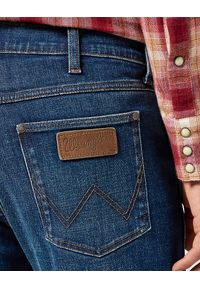 Wrangler - WRANGLER MĘSKIE SPODNIE JEANSOWE LARSTON AZURE FADE 112358058 W18S017435