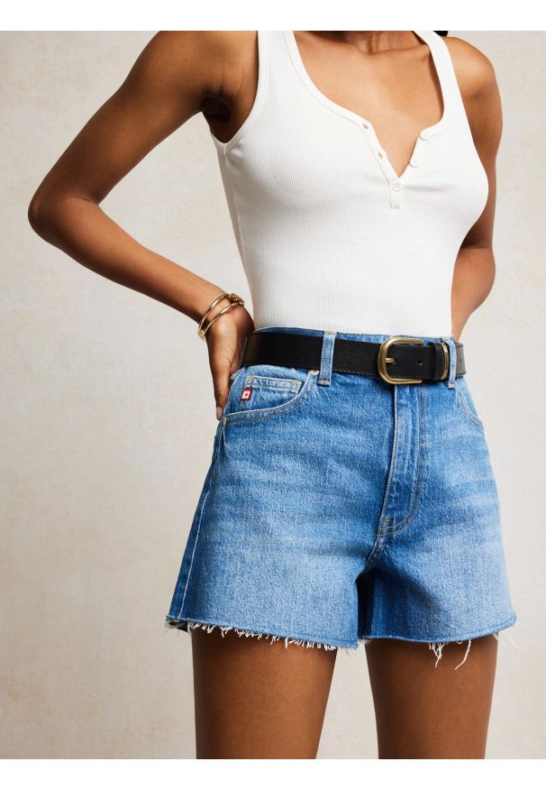 Big-Star - Szorty damskie jeansowe z kolekcji Authentic niebieskie Authentic Girl 369. Okazja: na co dzień. Stan: podwyższony. Kolor: niebieski. Materiał: jeans. Sezon: lato. Styl: wakacyjny, casual