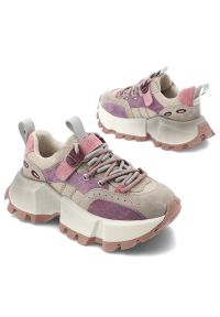 Sneakersy damskie GOE, cholewka ze skóry naturalnej zamszowej kontrastowe panele wiązanie klasyczne, fioletowe, TT2N4026. Okazja: na co dzień. Zapięcie: sznurówki. Kolor: fioletowy. Materiał: skóra, zamsz. Szerokość cholewki: normalna. Styl: klasyczny #4