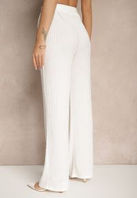 Renee - Białe Prążkowane Spodnie High Waist o Szerokim Kroju Belnella. Okazja: na co dzień. Stan: podwyższony. Kolor: biały. Materiał: prążkowany. Styl: elegancki, casual