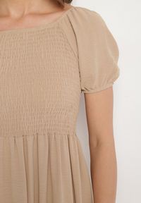 Born2be - Beżowa Rozkloszowana Sukienka z Dekoltem Typu Hiszpanka z Marszczeniem Lumorice. Okazja: na co dzień. Typ kołnierza: dekolt hiszpanka. Kolor: beżowy. Styl: casual, elegancki #7