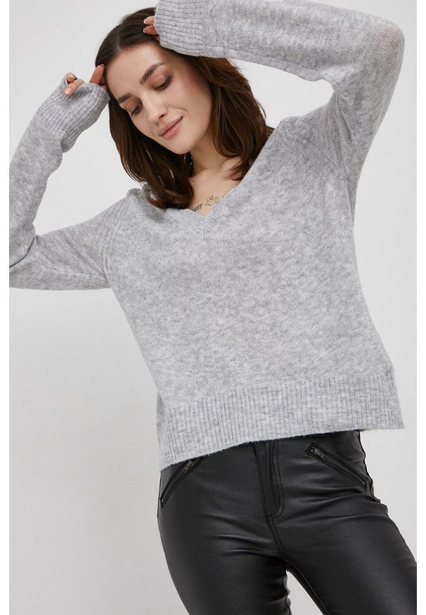 Vero Moda Sweter damski kolor szary. Kolor: szary. Materiał: dzianina. Długość rękawa: raglanowy rękaw