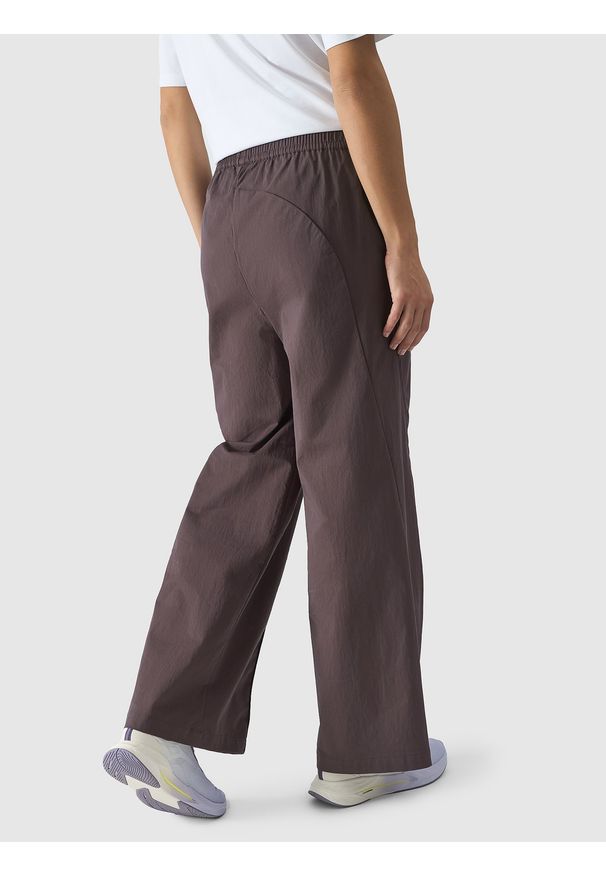 4f - 4F Spodnie casual z szerokimi nogawkami damskie - brązowe XS. Okazja: na co dzień. Kolor: brązowy. Materiał: tkanina, materiał, poliamid, bawełna. Styl: casual